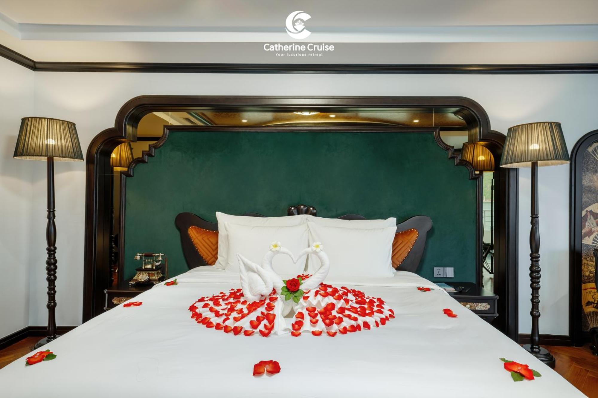 Catherine Cruises Ha Long Bay Exterior foto